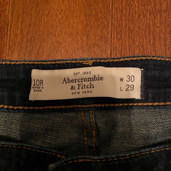 Abercrombie and Fitch dark wash skinny jeans - Picture 3 of 4